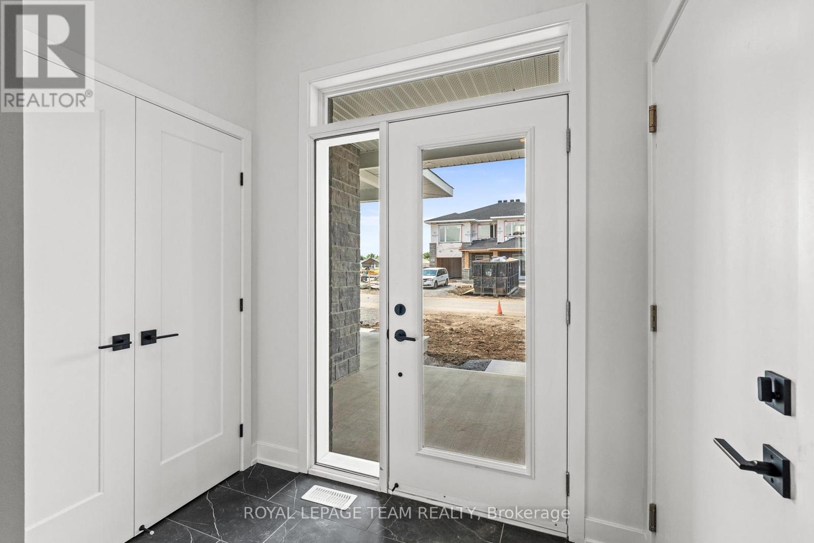 1020 Moore Street, Brockville, Ontario  K6V 7N1 - Photo 4 - X12351158