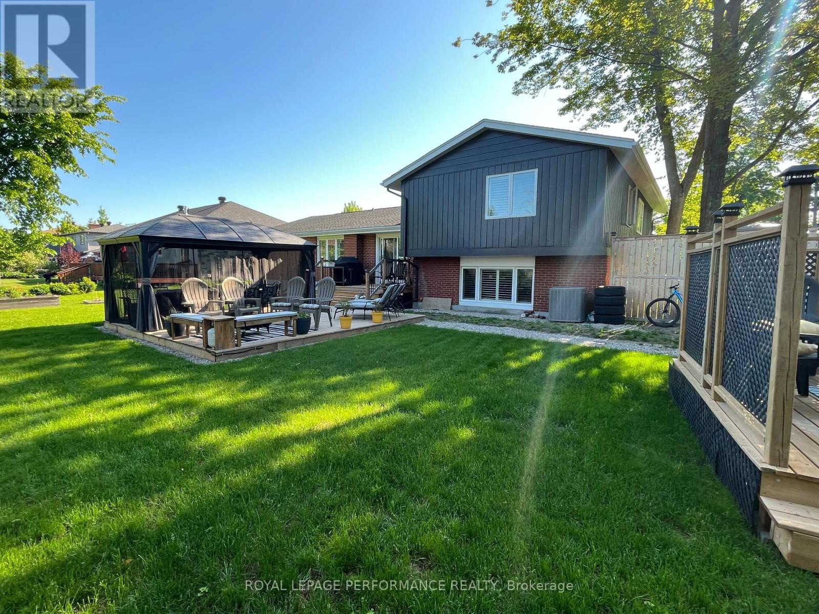 14 Riverbrook Road, Ottawa, Ontario  K2H 7W6 - Photo 7 - X12351177