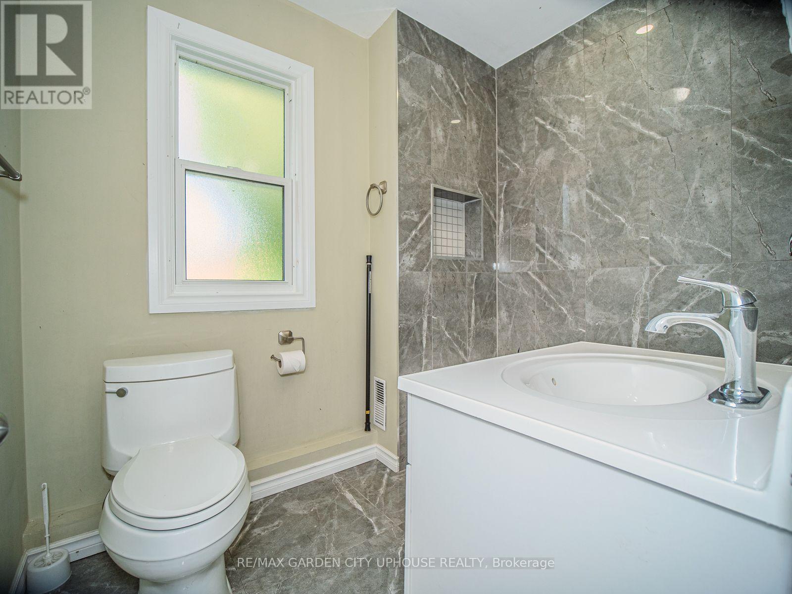 54 Archange Street, Fort Erie, Ontario  L2A 3K7 - Photo 12 - X12351169