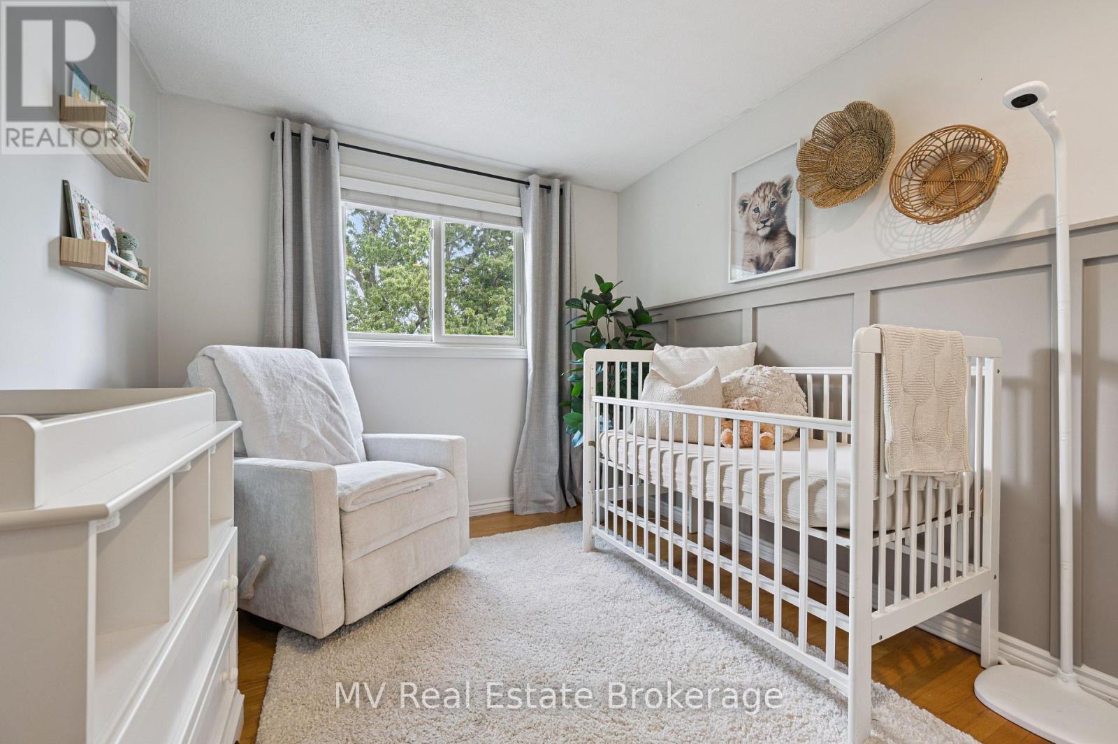 434b Dunvegan Drive, Waterloo, Ontario N2K 2C7 - Photo 22 - X12351191