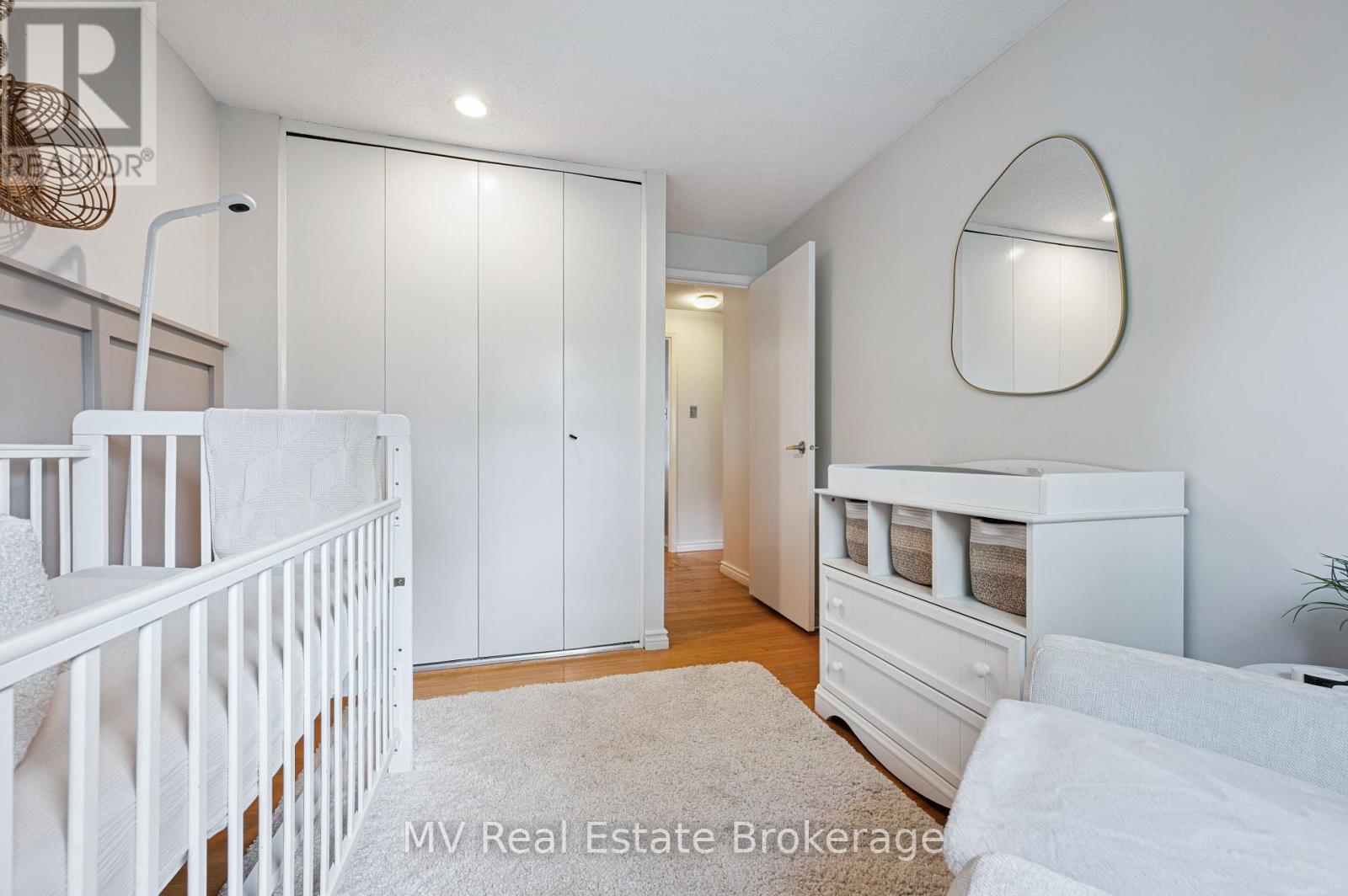 434b Dunvegan Drive, Waterloo, Ontario N2K 2C7 - Photo 23 - X12351191