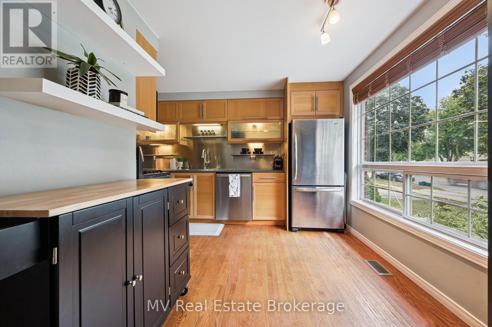 434b Dunvegan Drive, Waterloo, Ontario N2K 2C7 - Photo 7 - X12351191