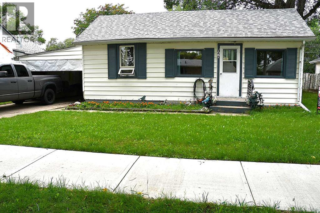 Property at 127 2 Street E image 1