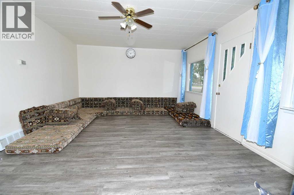127 2 Street E, Brooks, Alberta  T1R 0G9 - Photo 7 - A2249105