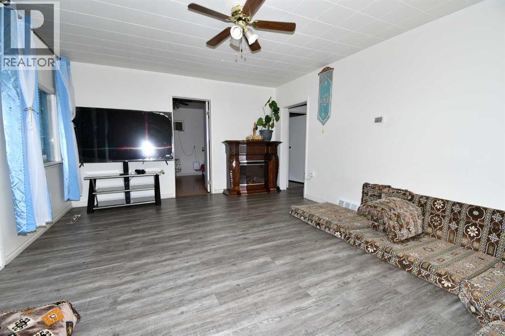 127 2 Street E, Brooks, Alberta  T1R 0G9 - Photo 8 - A2249105