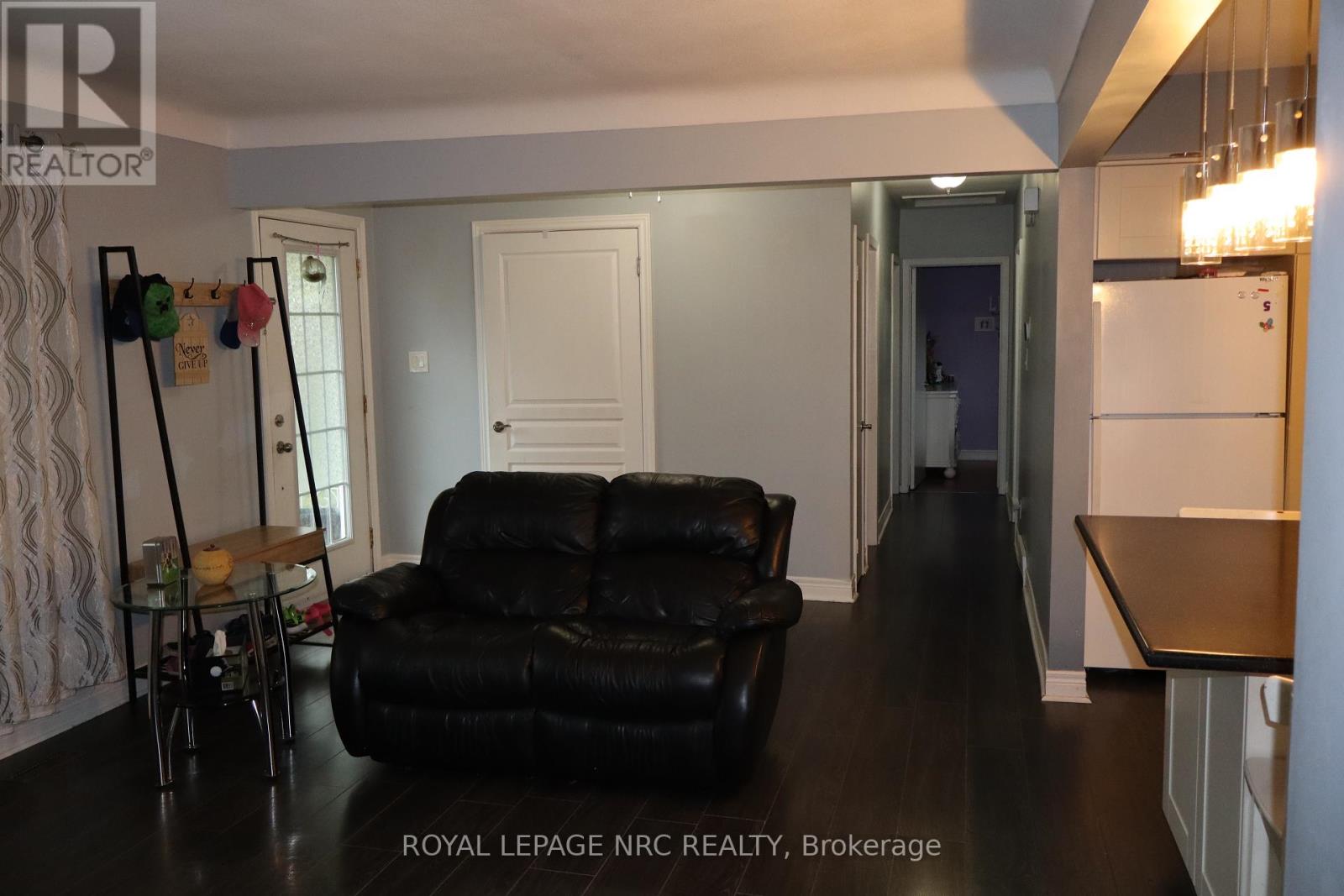 3071 Basswood Court, Niagara Falls, Ontario  L2J 2G9 - Photo 4 - X12350599