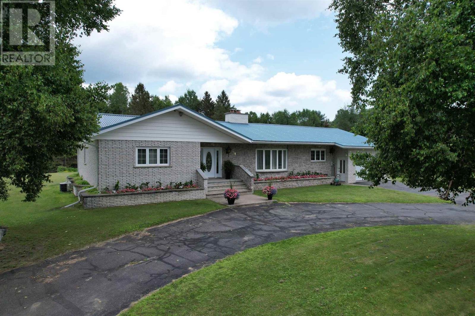 18 Chiblow Lake Rd, Huron Shores, Ontario  P0R 1H0 - Photo 1 - SM251881