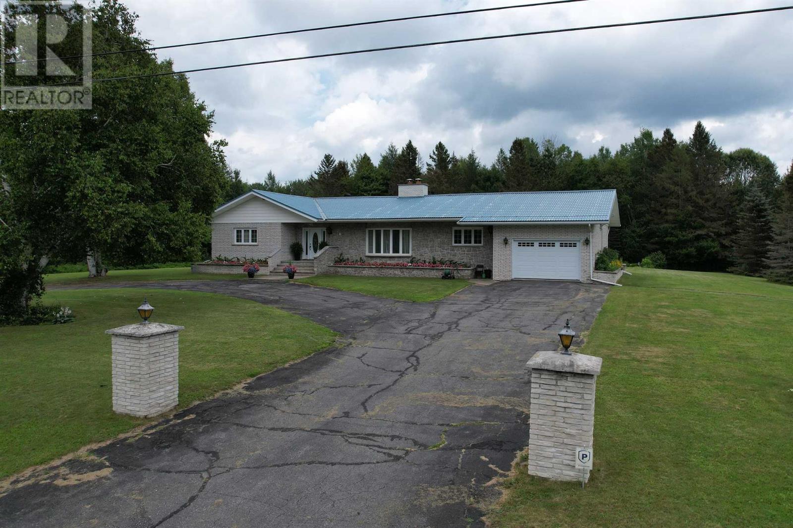 18 Chiblow Lake Rd, Huron Shores, Ontario  P0R 1H0 - Photo 11 - SM251881
