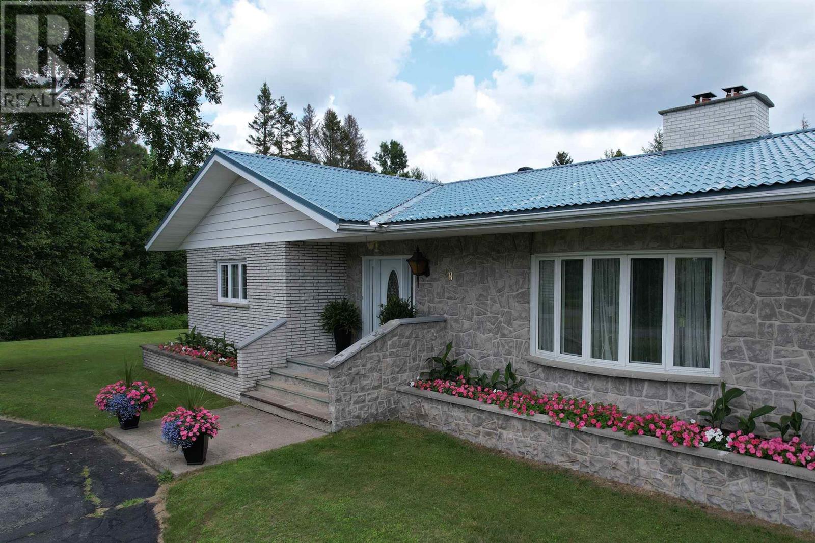 18 Chiblow Lake Rd, Huron Shores, Ontario  P0R 1H0 - Photo 2 - SM251881