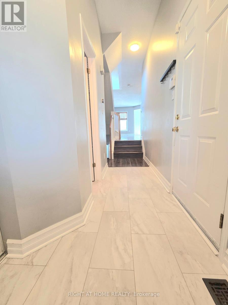 232 Meadowbreeze Drive, Ottawa, Ontario  K2M 3A7 - Photo 3 - X12350212