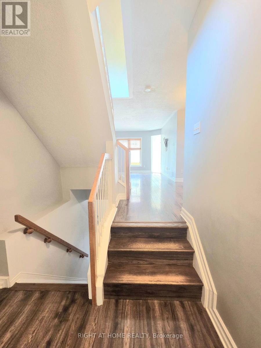 232 Meadowbreeze Drive, Ottawa, Ontario  K2M 3A7 - Photo 5 - X12350212