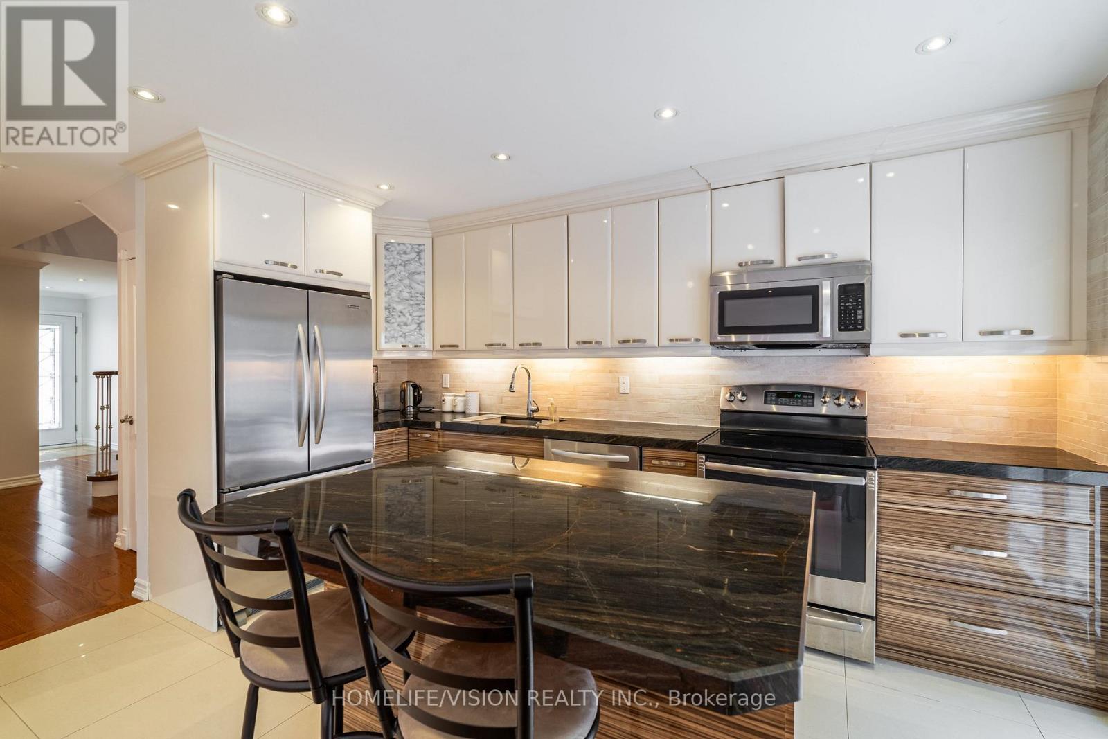 32 Mountfield Crescent, Vaughan, Ontario  L4J 7E8 - Photo 8 - N12351162