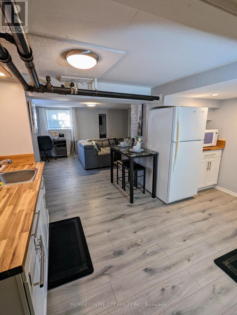 Lower - 1067 Hamilton Road, London East, Ontario  N5W 1A7 - Photo 2 - X12351257
