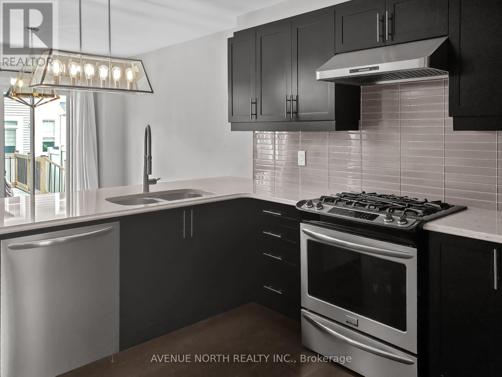 768 Rosehill Avenue, Ottawa, Ontario K2S 0X2 - Photo 12 - X12351255