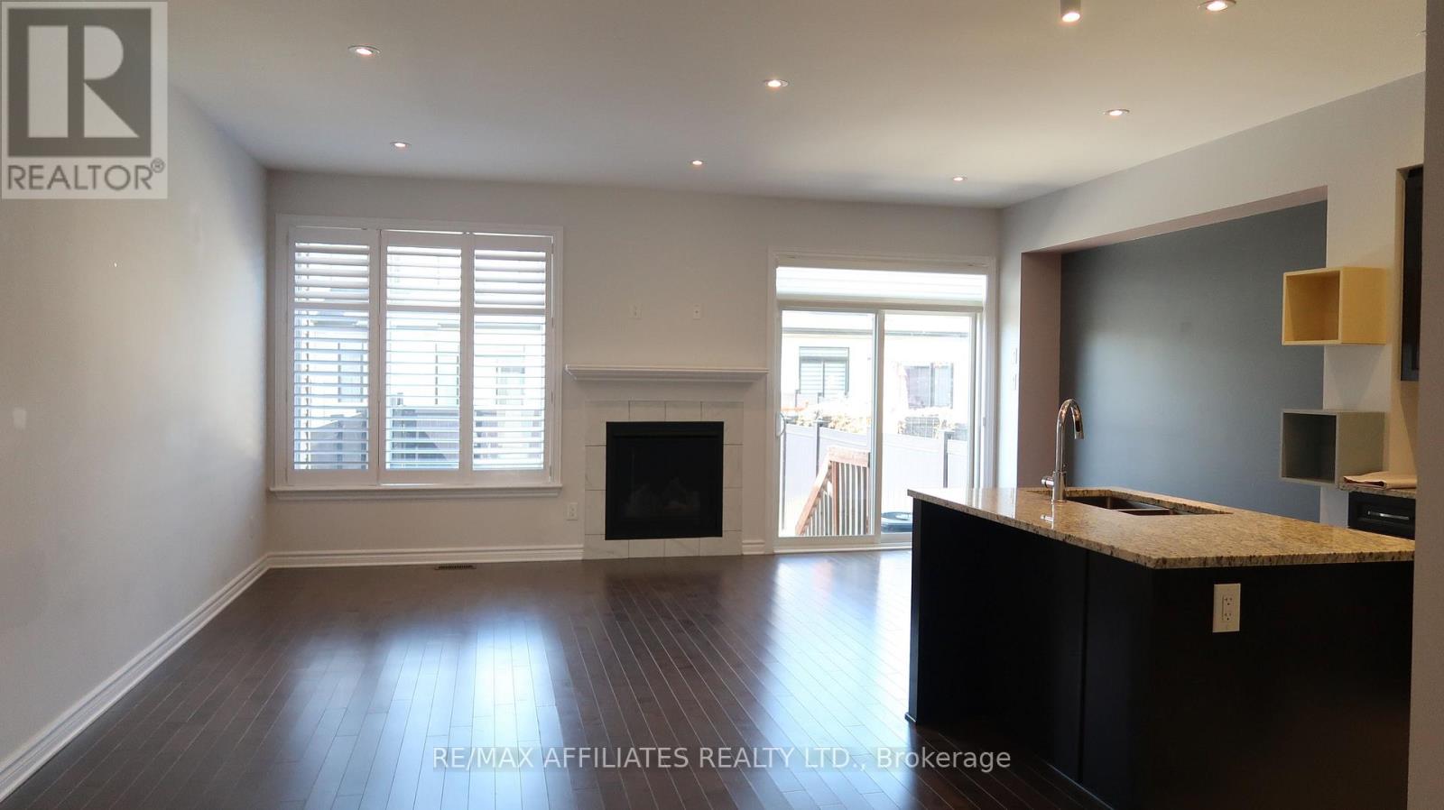 756 Putney Crescent, Ottawa, Ontario K2S 2P1 - Photo 2 - X12351259