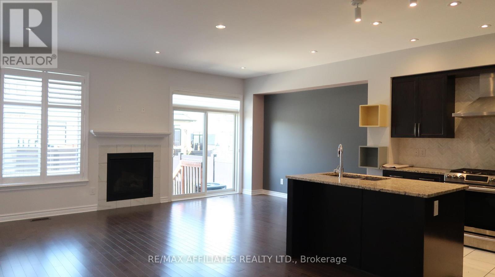 756 Putney Crescent, Ottawa, Ontario K2S 2P1 - Photo 3 - X12351259