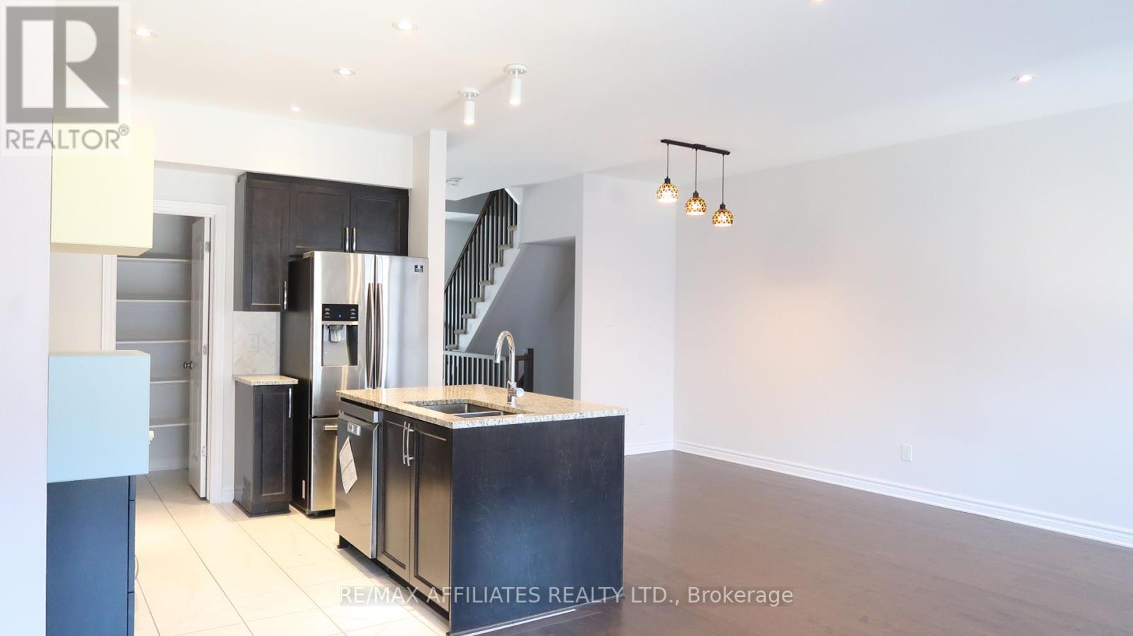 756 Putney Crescent, Ottawa, Ontario K2S 2P1 - Photo 6 - X12351259