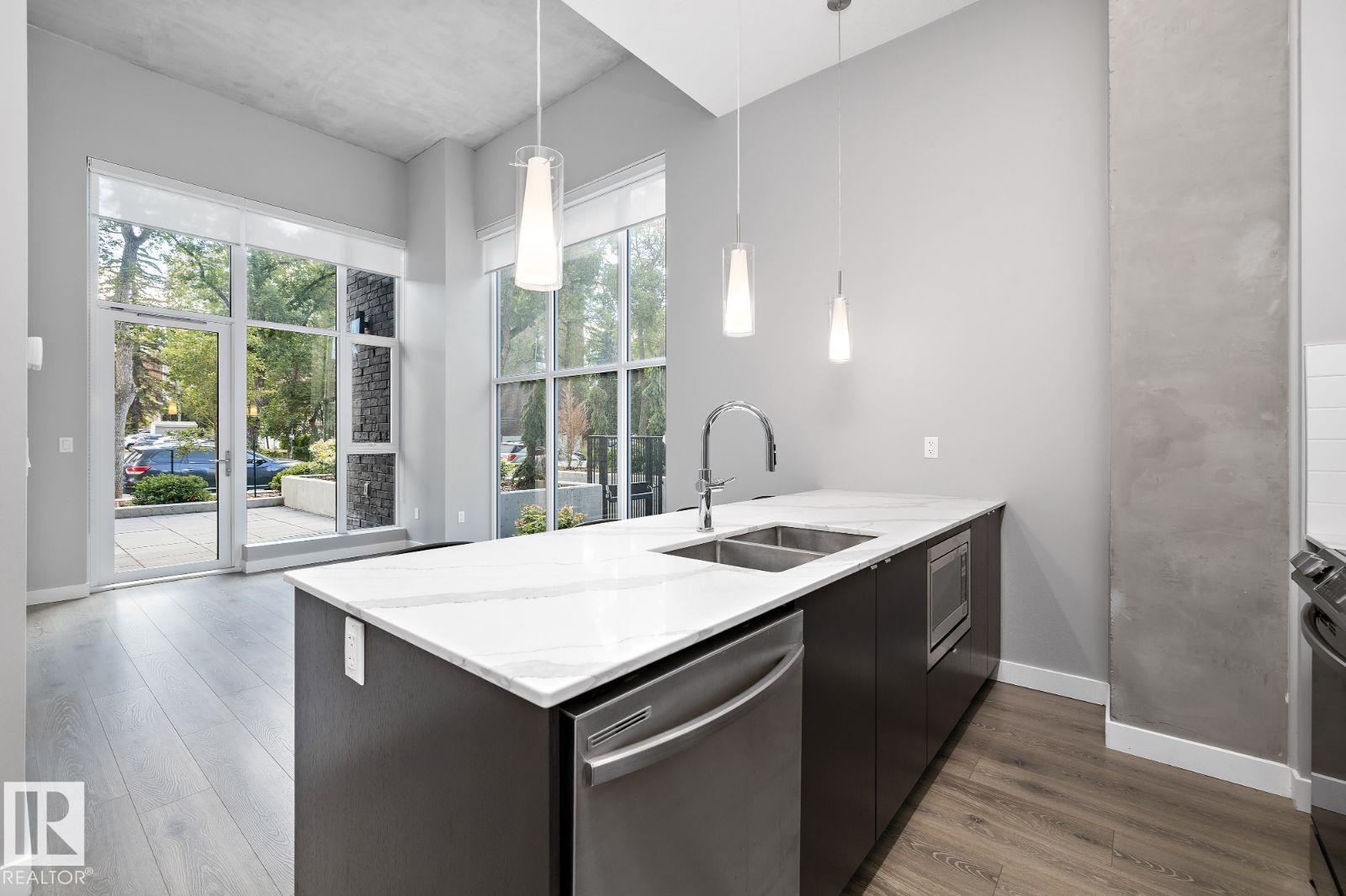 9922 111 St Nw, Edmonton, Alberta  T5K 1K2 - Photo 3 - E4453555