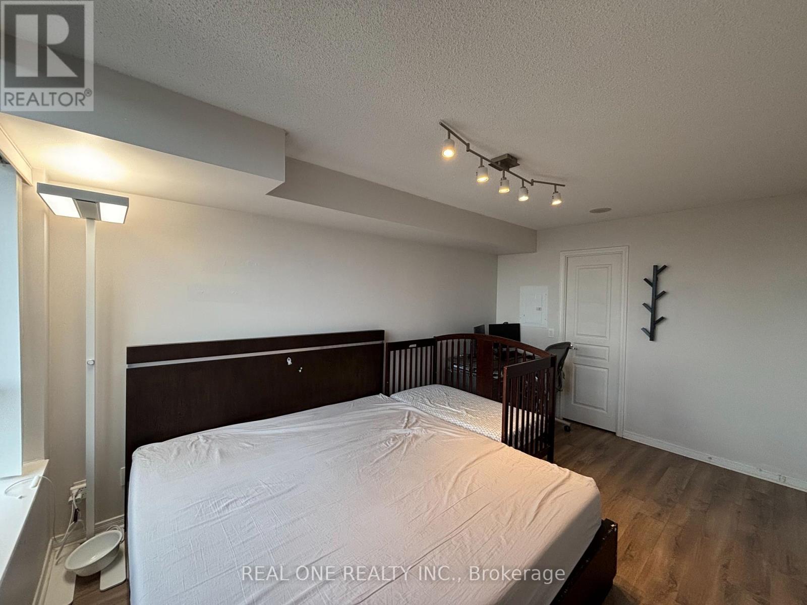 1203 - 310 Red Maple Road, Richmond Hill, Ontario L4C 0T7 - Photo 9 - N12351270