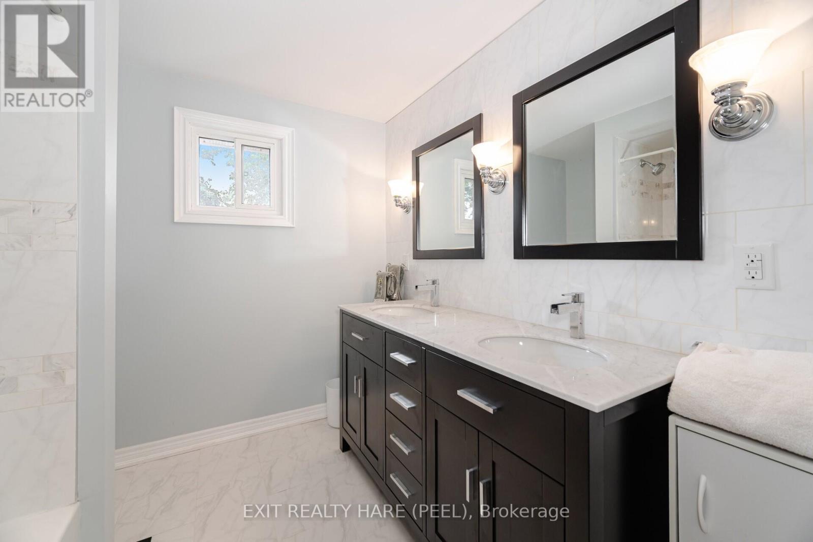 60 Esker Drive, Brampton (Heart Lake East), Ontario  L6Z 3C9 - Photo 29 - W12351218