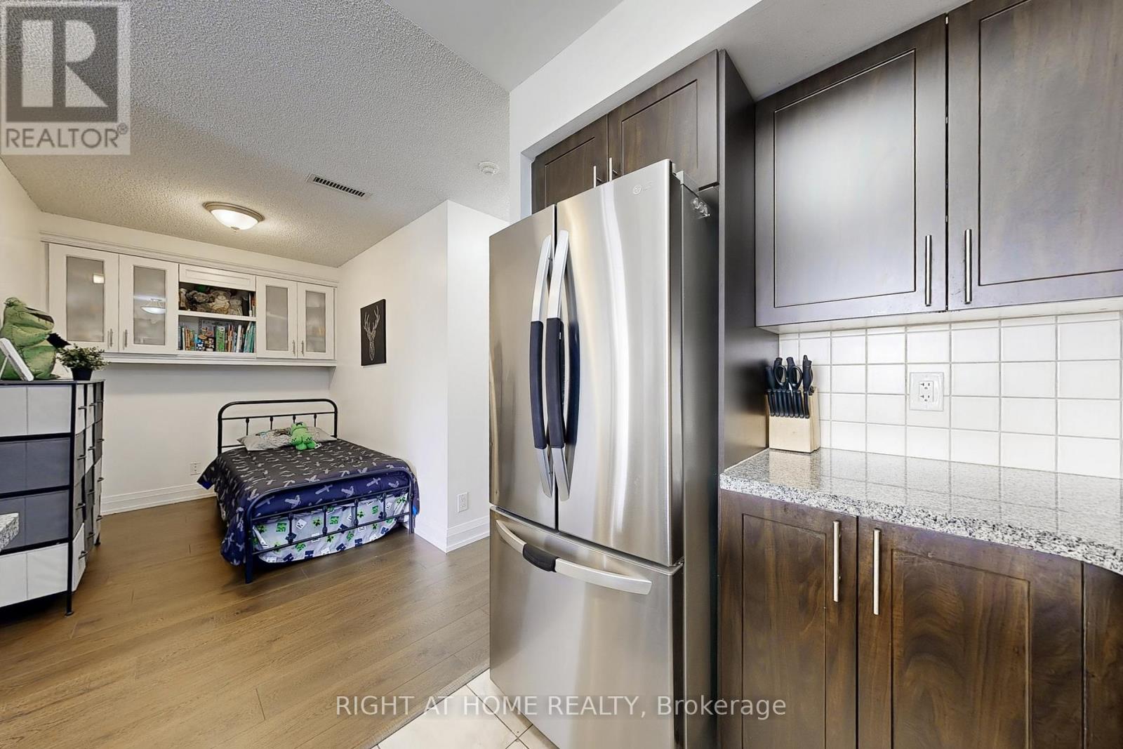 214 - 1070 Sheppard Avenue W, Toronto, Ontario  M3J 0G8 - Photo 14 - W12351232