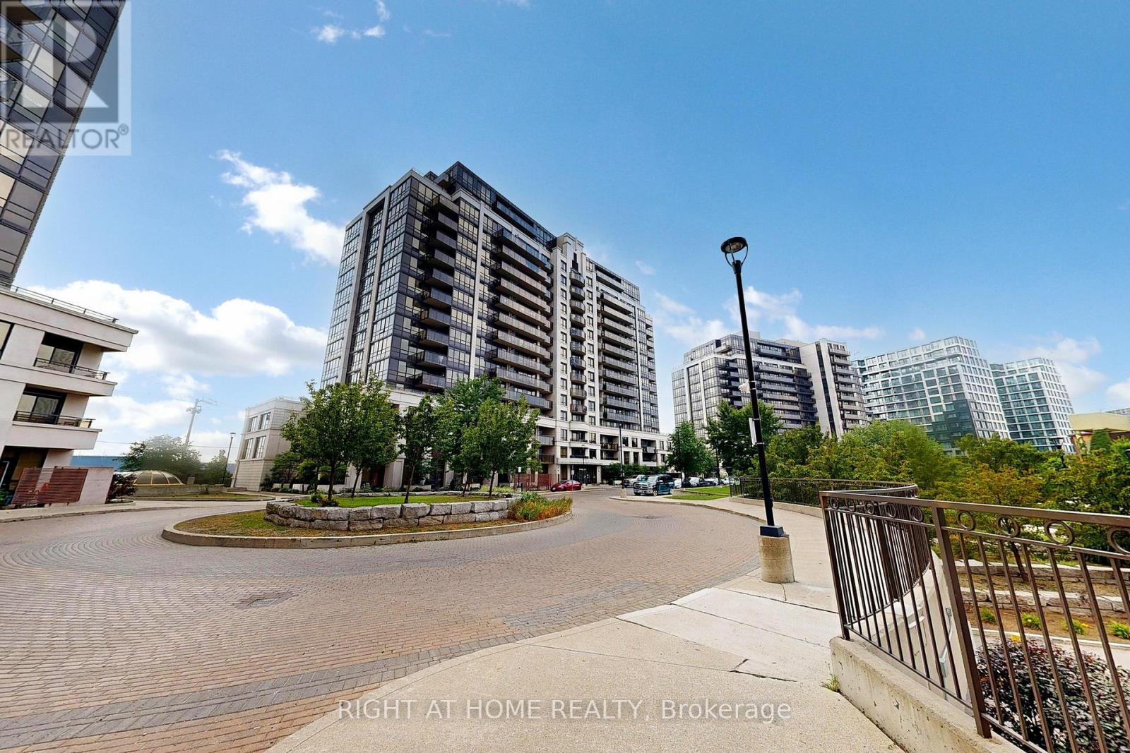214 - 1070 Sheppard Avenue W, Toronto, Ontario  M3J 0G8 - Photo 2 - W12351232