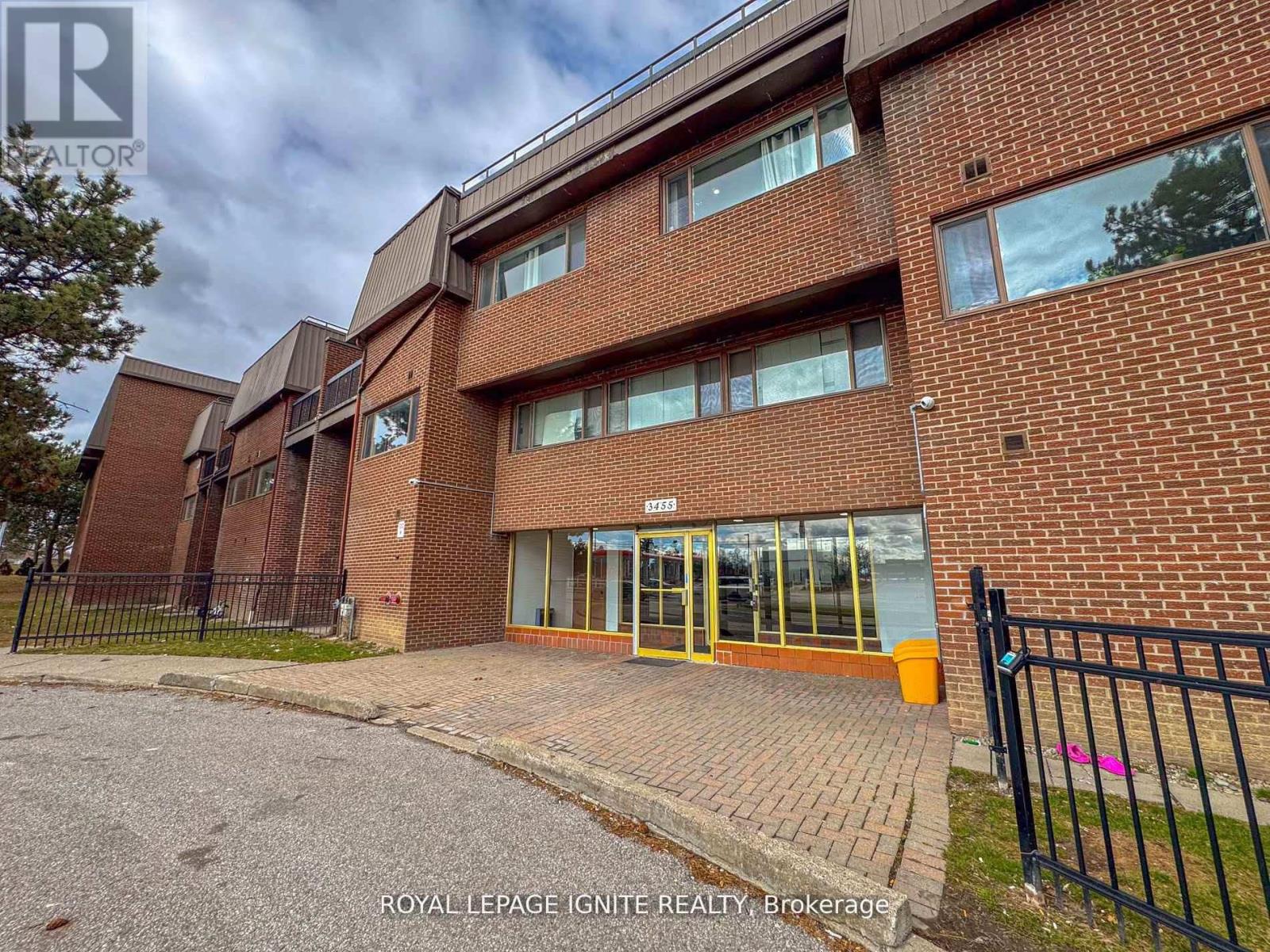208 - 3455 Morning Star Drive, Mississauga, Ontario  L4T 3T9 - Photo 1 - W12351254
