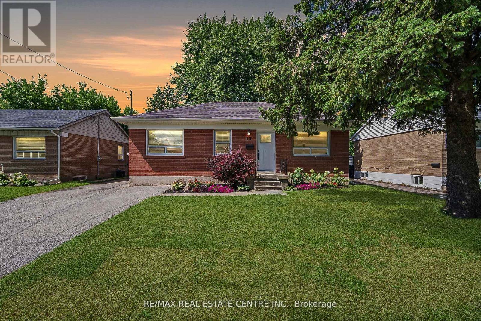 13 GLENDALE AVENUE, Brampton, Ontario