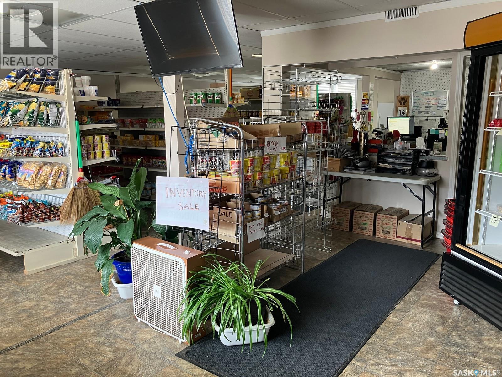 205 1st Avenue W, Nipawin, Saskatchewan  S0E 1E0 - Photo 2 - SK015868