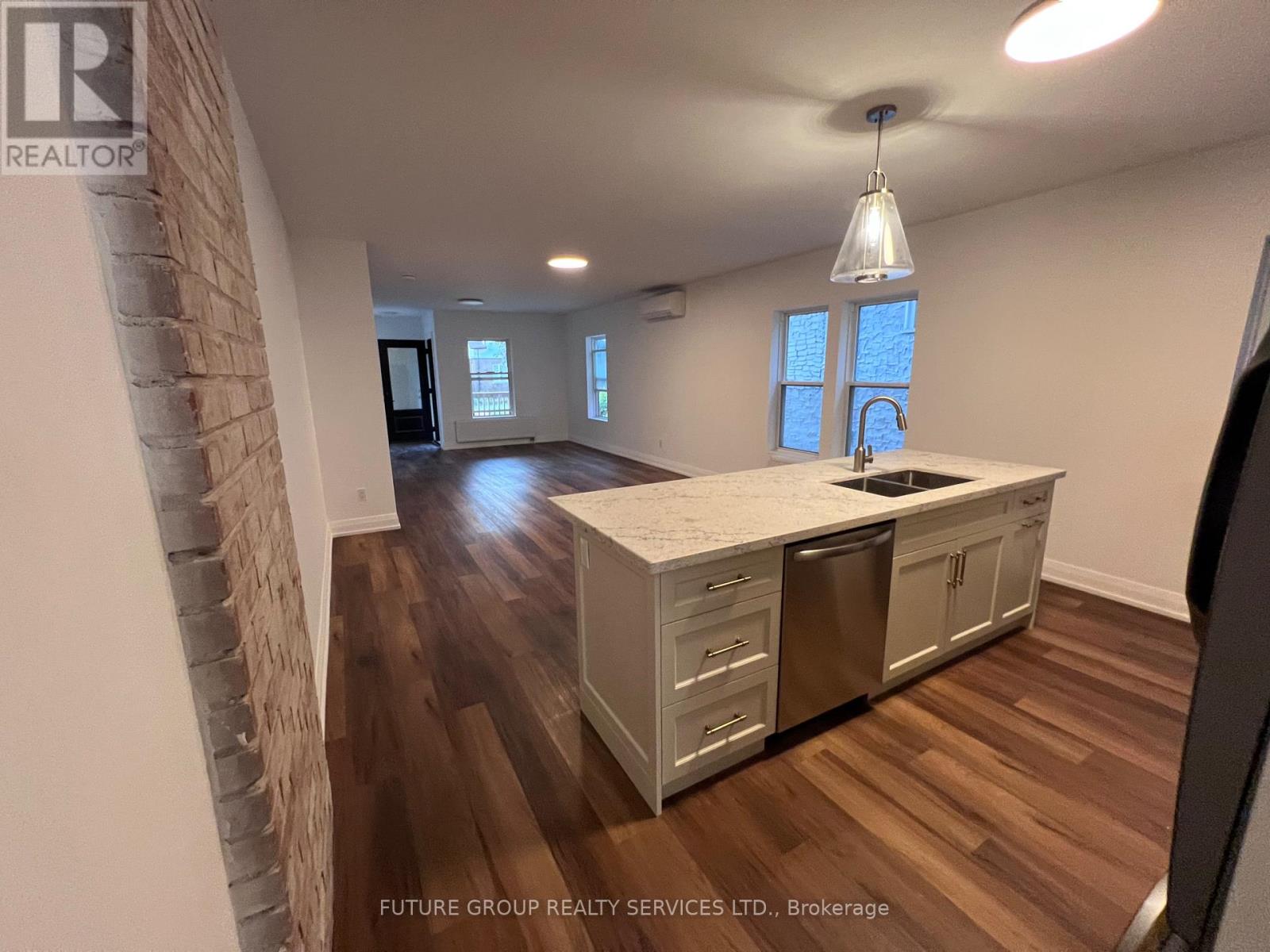 2 - 4876 SIMCOE STREET, Niagara Falls, Ontario