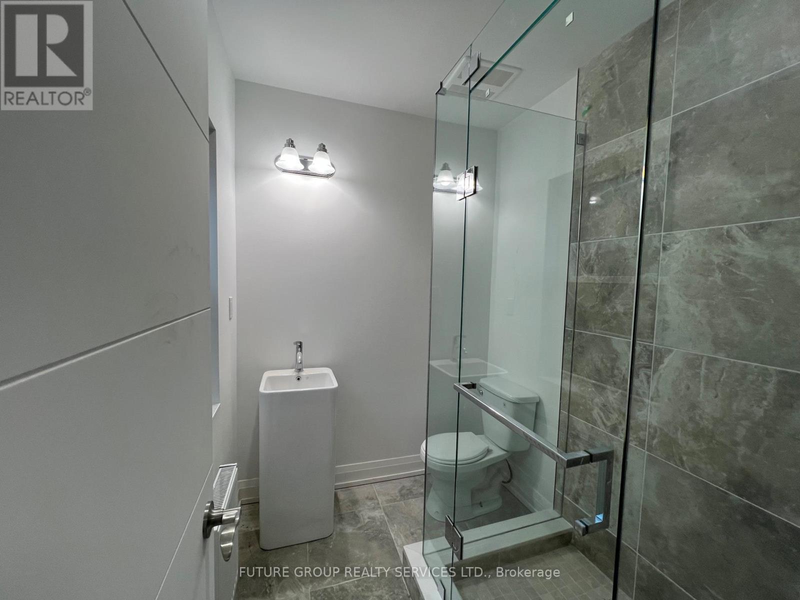 2 - 4876 Simcoe Street, Niagara Falls, Ontario  L2E 1V9 - Photo 11 - X12351279