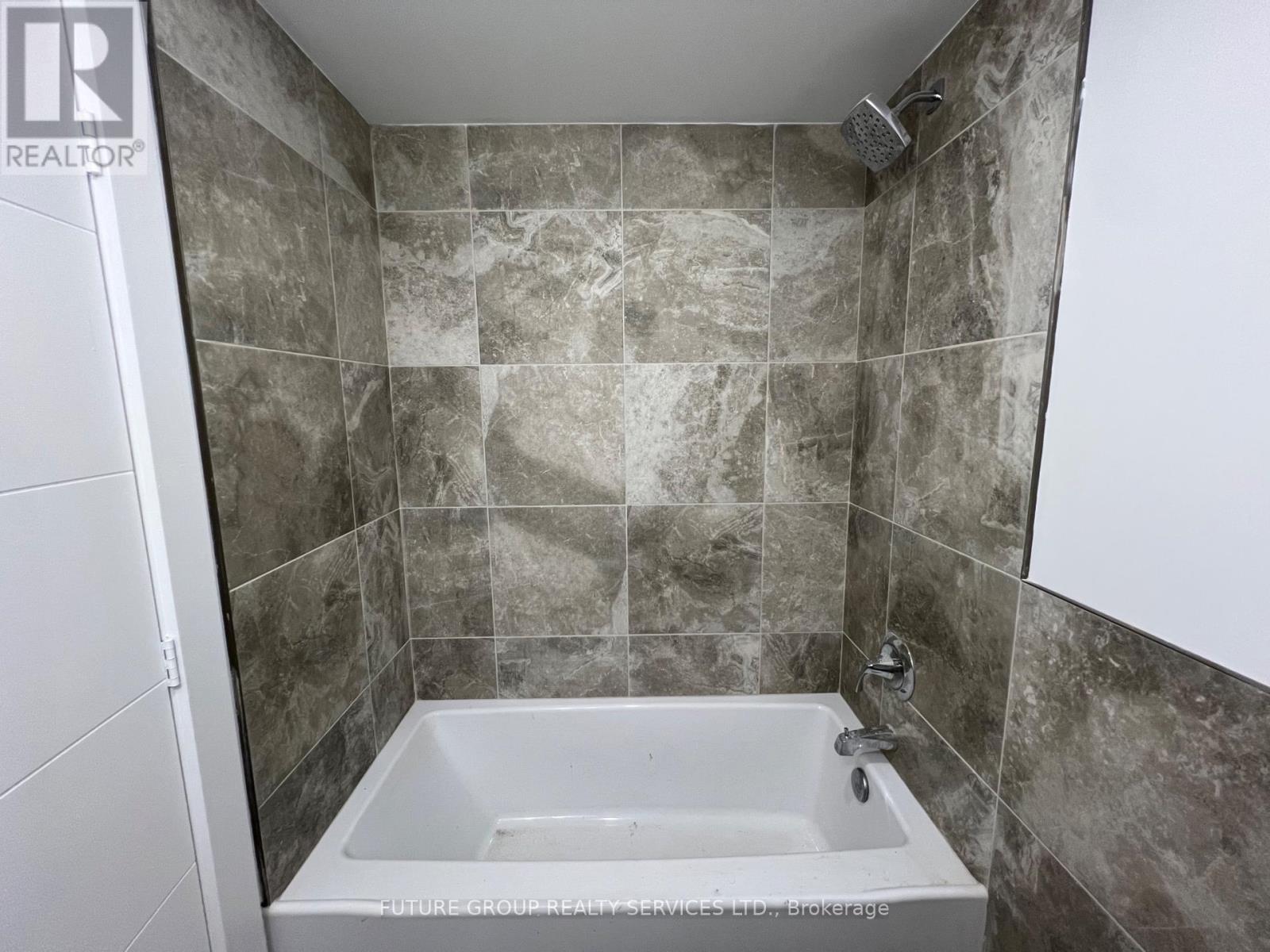 2 - 4876 Simcoe Street, Niagara Falls, Ontario  L2E 1V9 - Photo 13 - X12351279