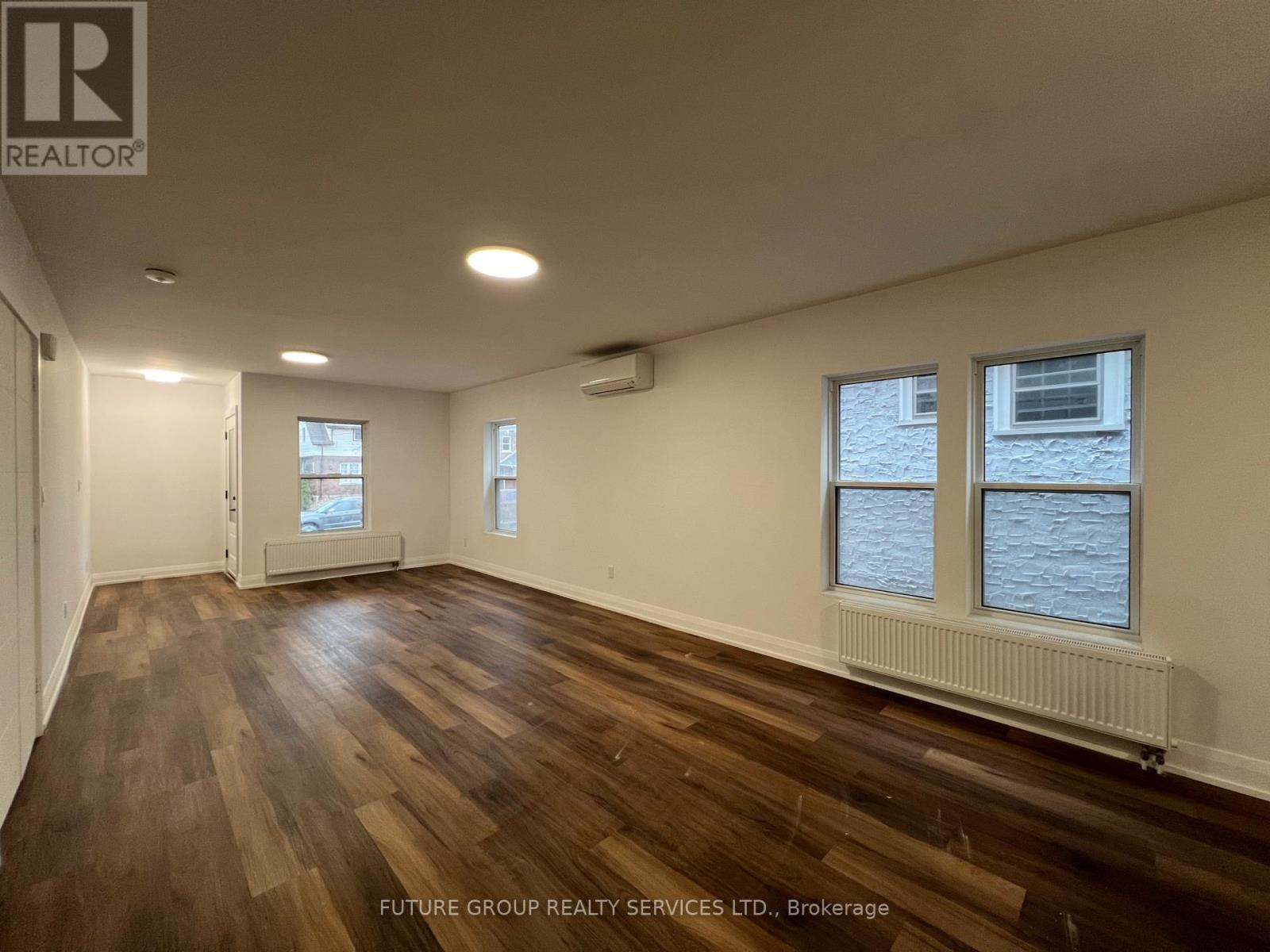 2 - 4876 Simcoe Street, Niagara Falls, Ontario  L2E 1V9 - Photo 2 - X12351279