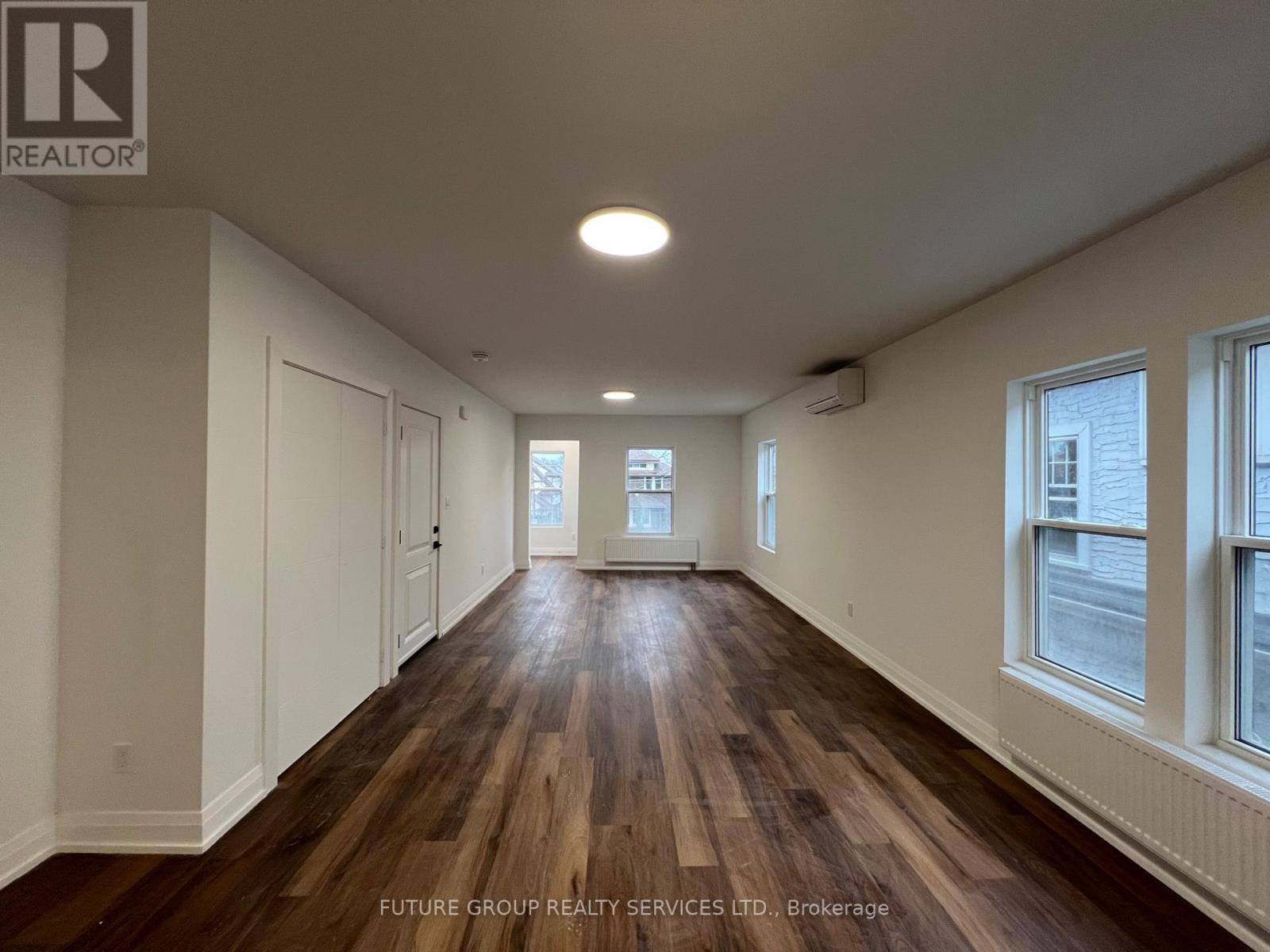4 - 4876 Simcoe Street, Niagara Falls, Ontario  L2E 1V9 - Photo 4 - X12351285