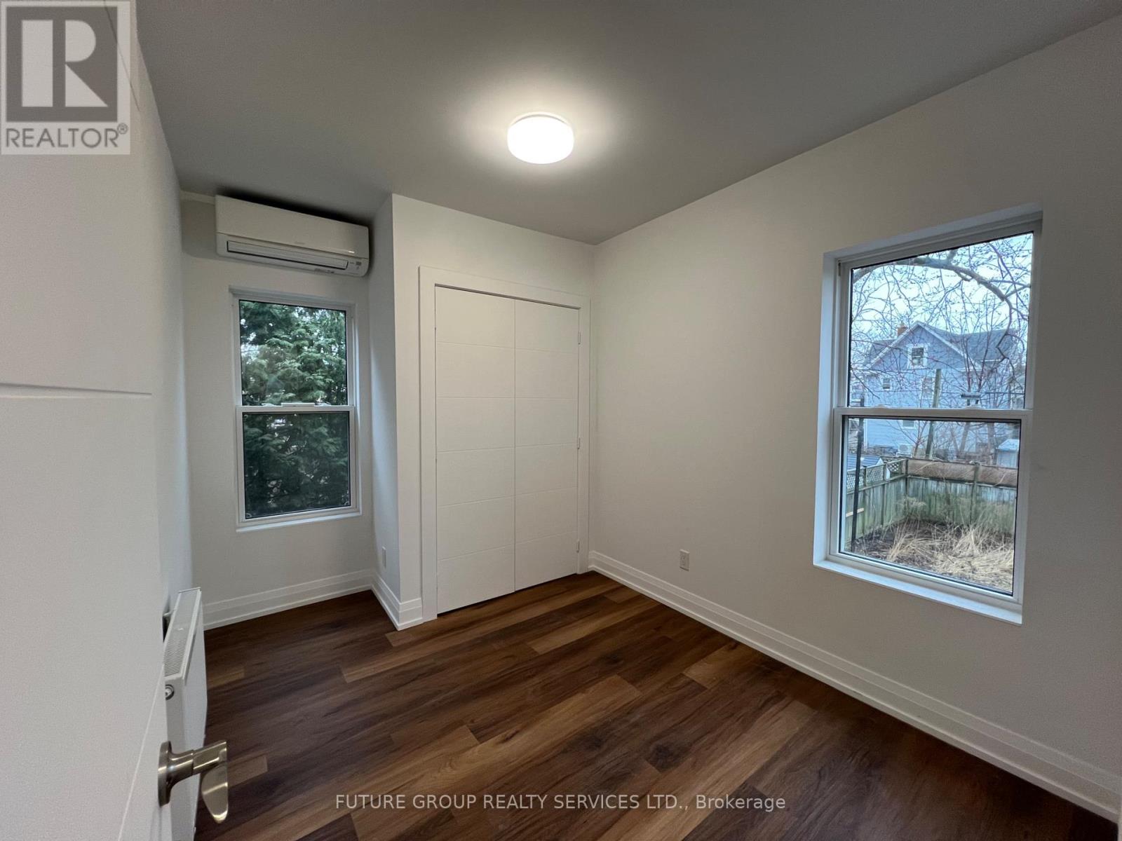 4 - 4876 Simcoe Street, Niagara Falls, Ontario  L2E 1V9 - Photo 5 - X12351285