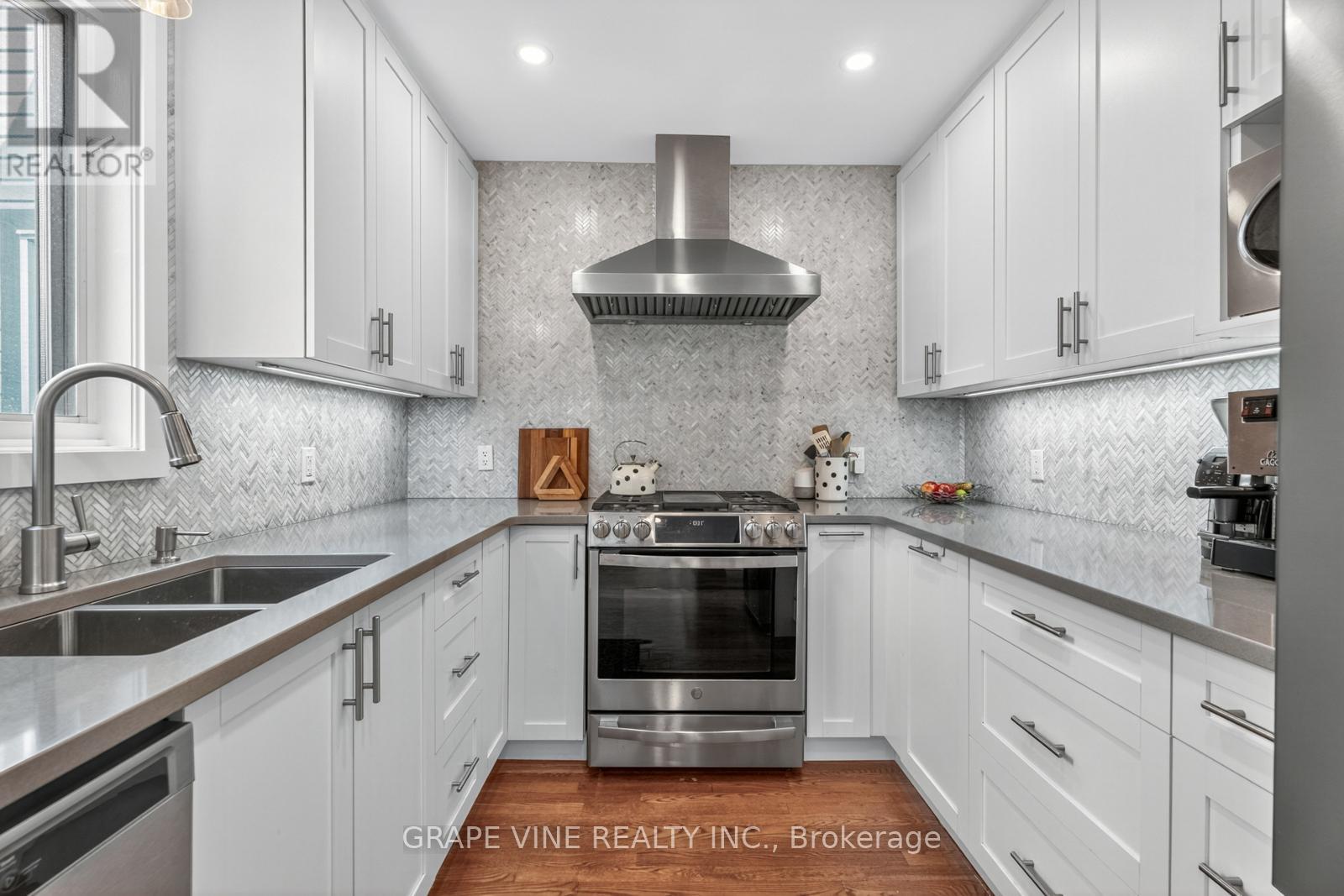 4 Radstock Private, Ottawa, Ontario  K1R 5J8 - Photo 21 - X12351325