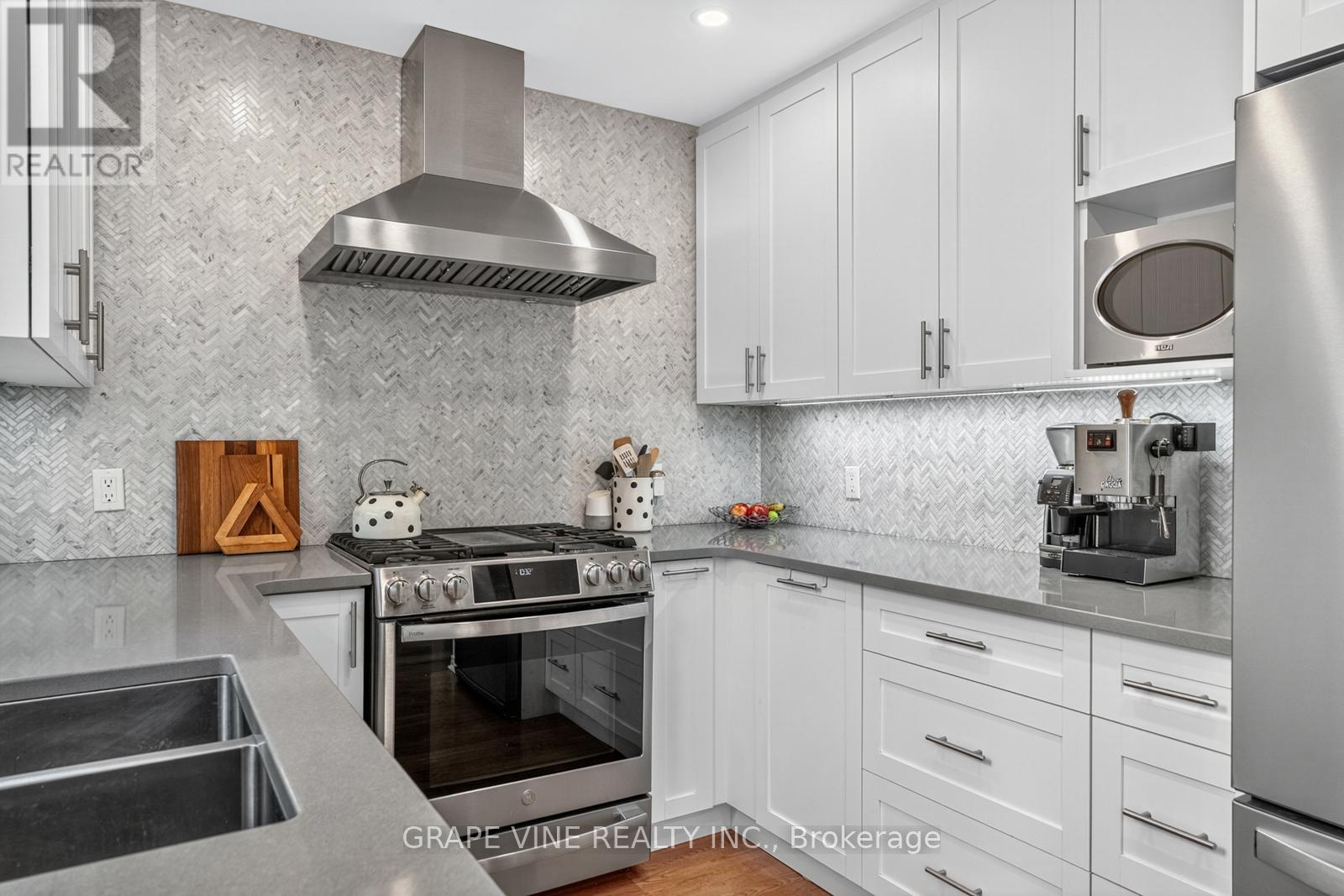 4 Radstock Private, Ottawa, Ontario  K1R 5J8 - Photo 22 - X12351325