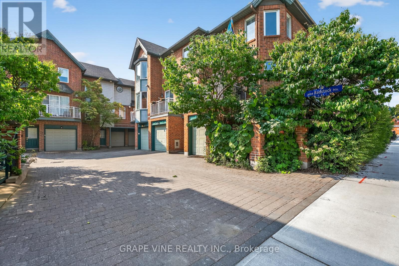 Property at 4 RADSTOCK PRIVATE image 4