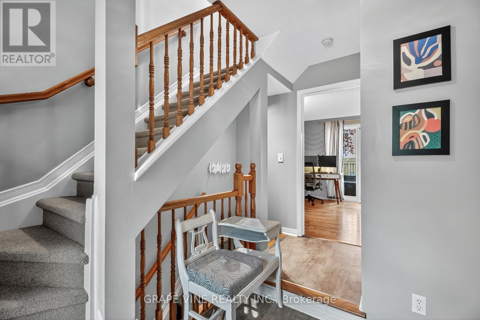 4 Radstock Private, Ottawa, Ontario  K1R 5J8 - Photo 6 - X12351325