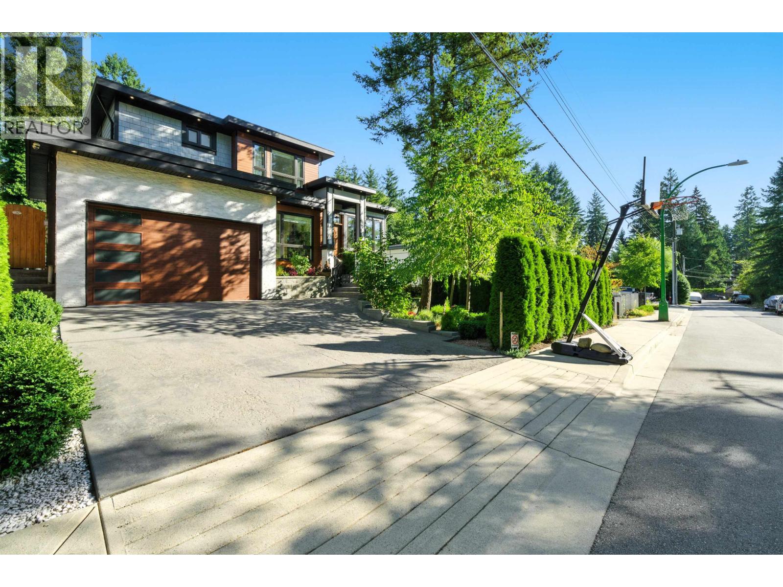 Property at 870 BROWNING PLACE image 2