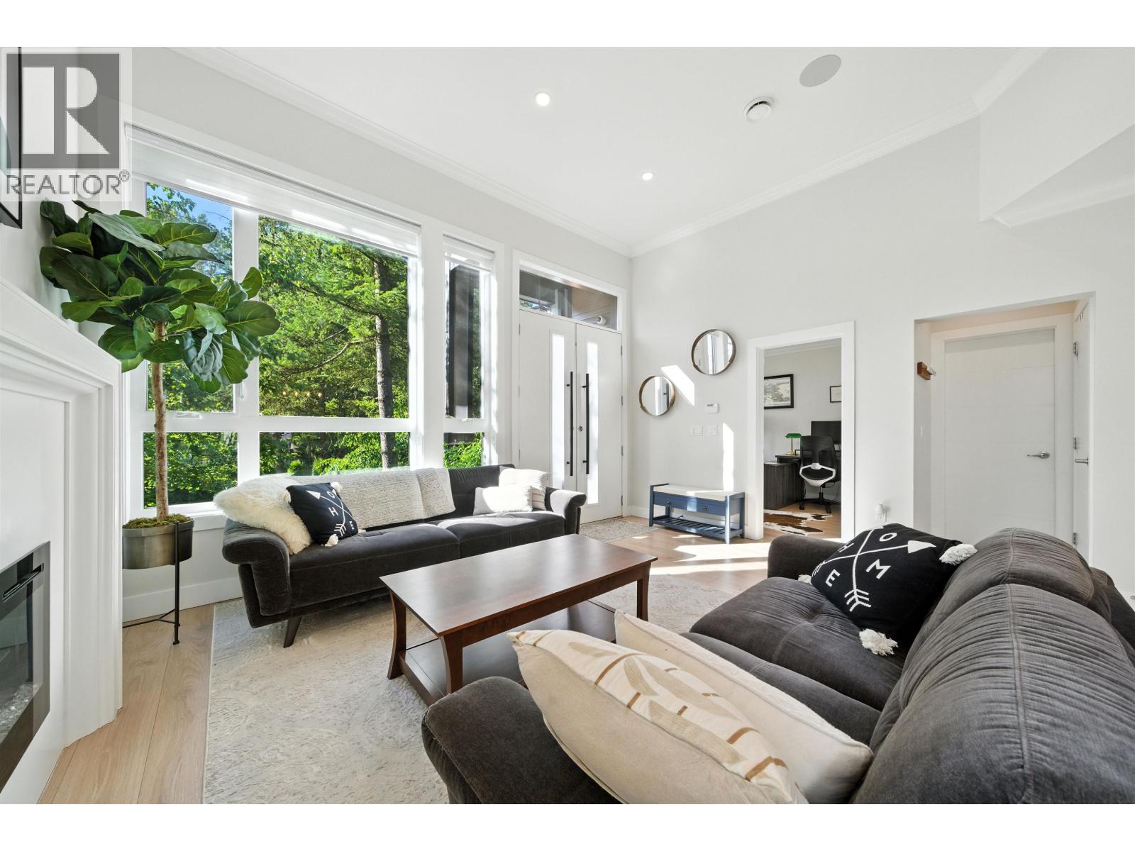 Property at 870 BROWNING PLACE image 4