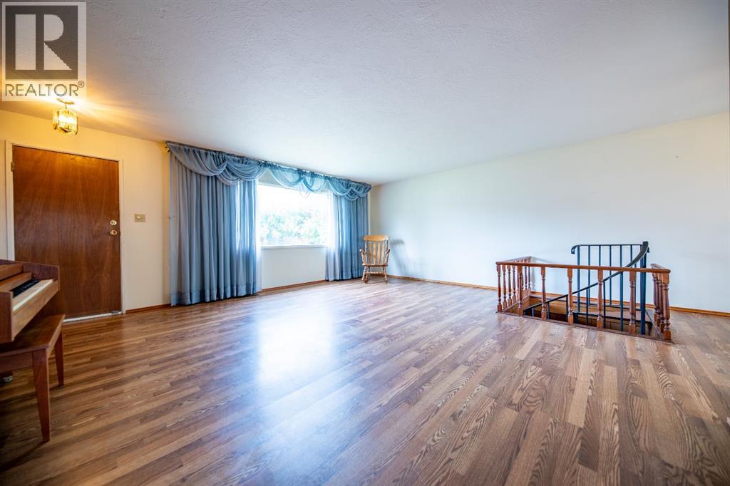 Property at 9527 98 Avenue image 2