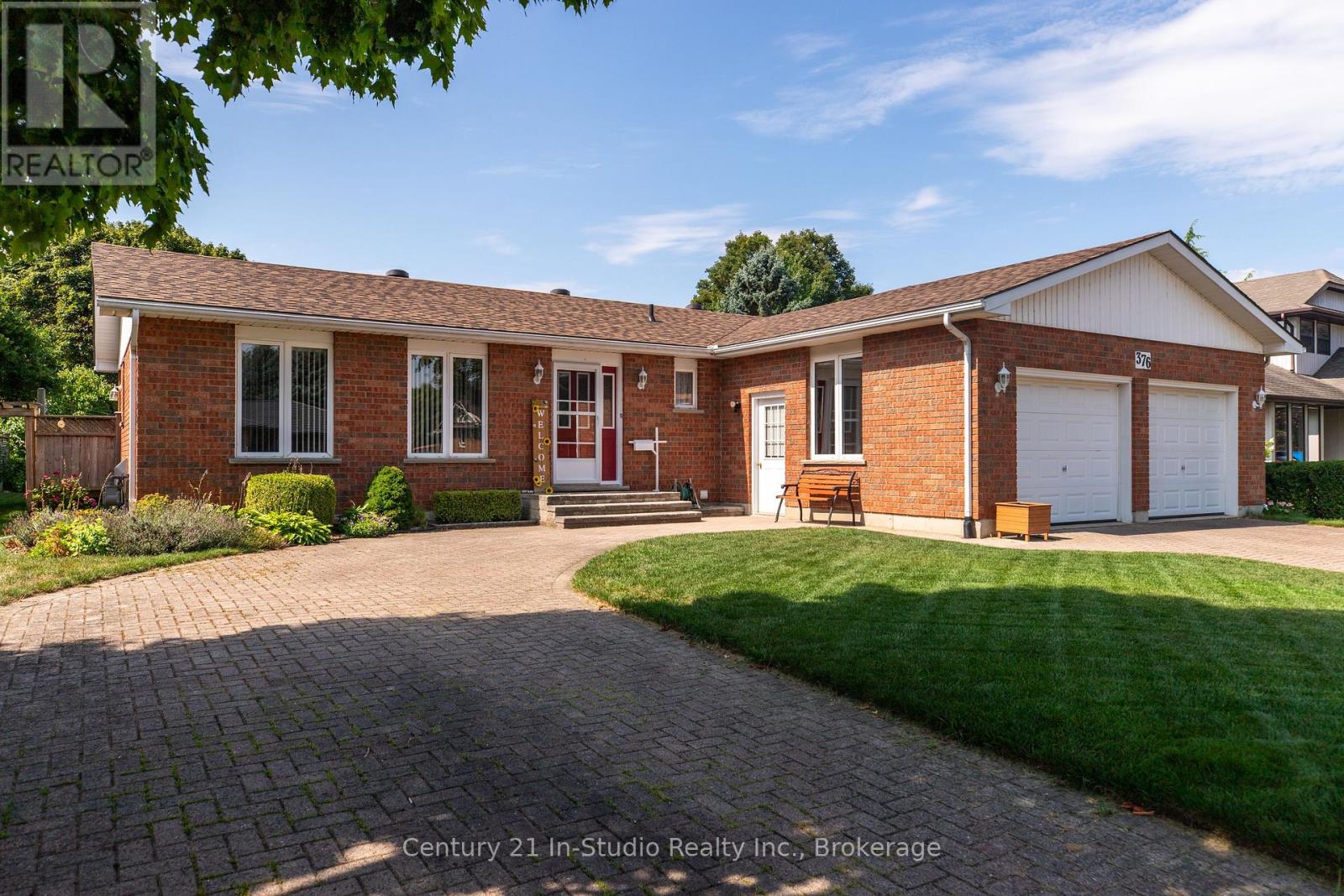 376 Parkwood Drive, Saugeen Shores, Ontario N0H 2C2 - Photo 1 - X12351345