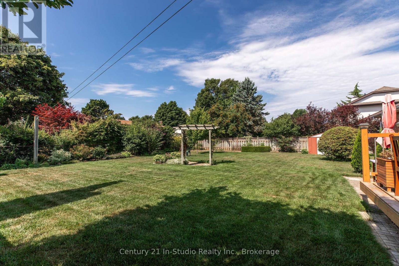 376 Parkwood Drive, Saugeen Shores, Ontario N0H 2C2 - Photo 12 - X12351345