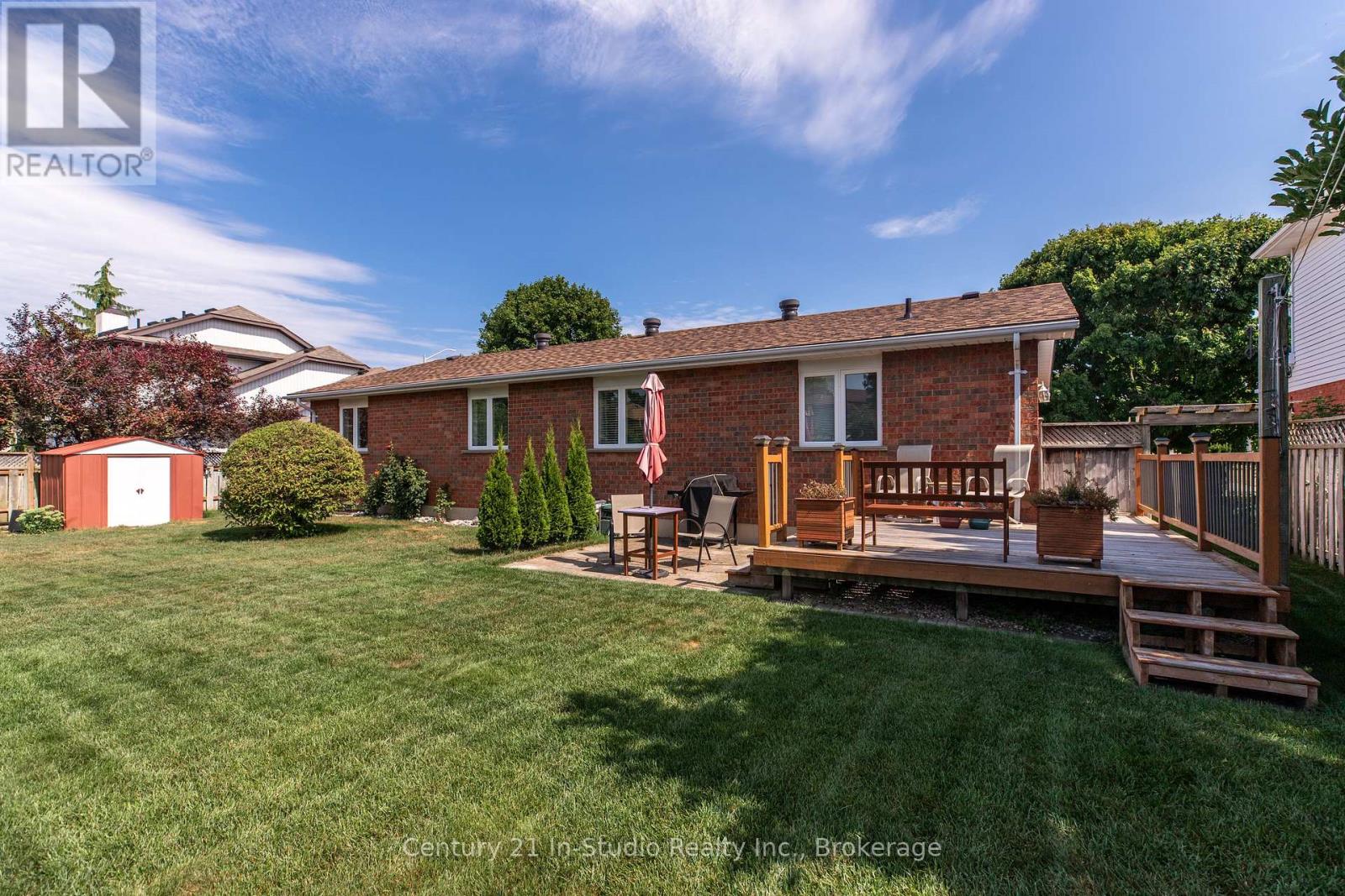 376 Parkwood Drive, Saugeen Shores, Ontario N0H 2C2 - Photo 14 - X12351345