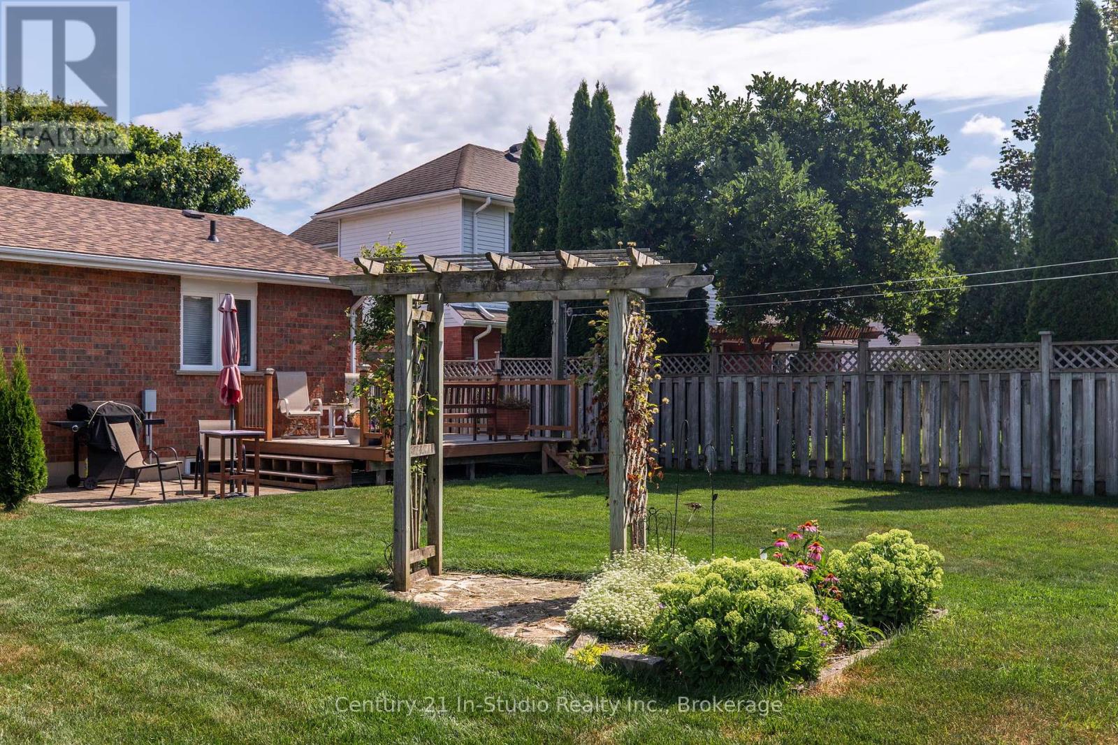 376 Parkwood Drive, Saugeen Shores, Ontario N0H 2C2 - Photo 15 - X12351345