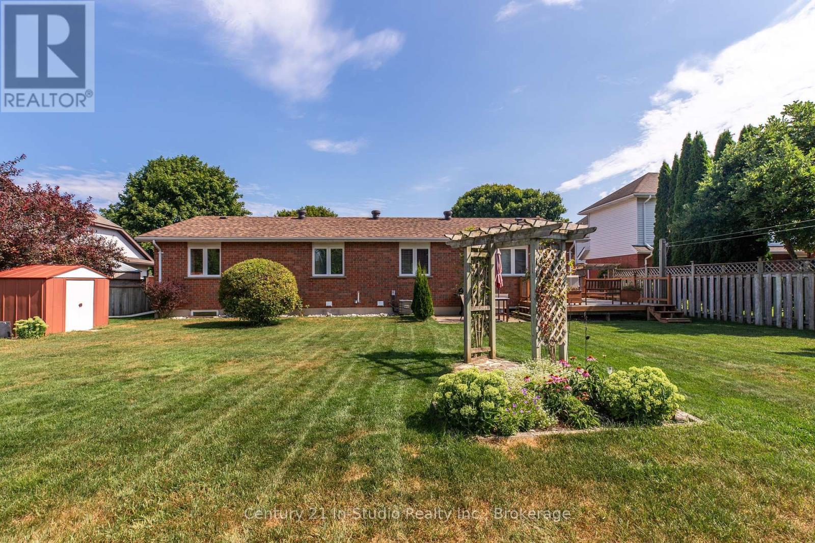 376 Parkwood Drive, Saugeen Shores, Ontario N0H 2C2 - Photo 17 - X12351345