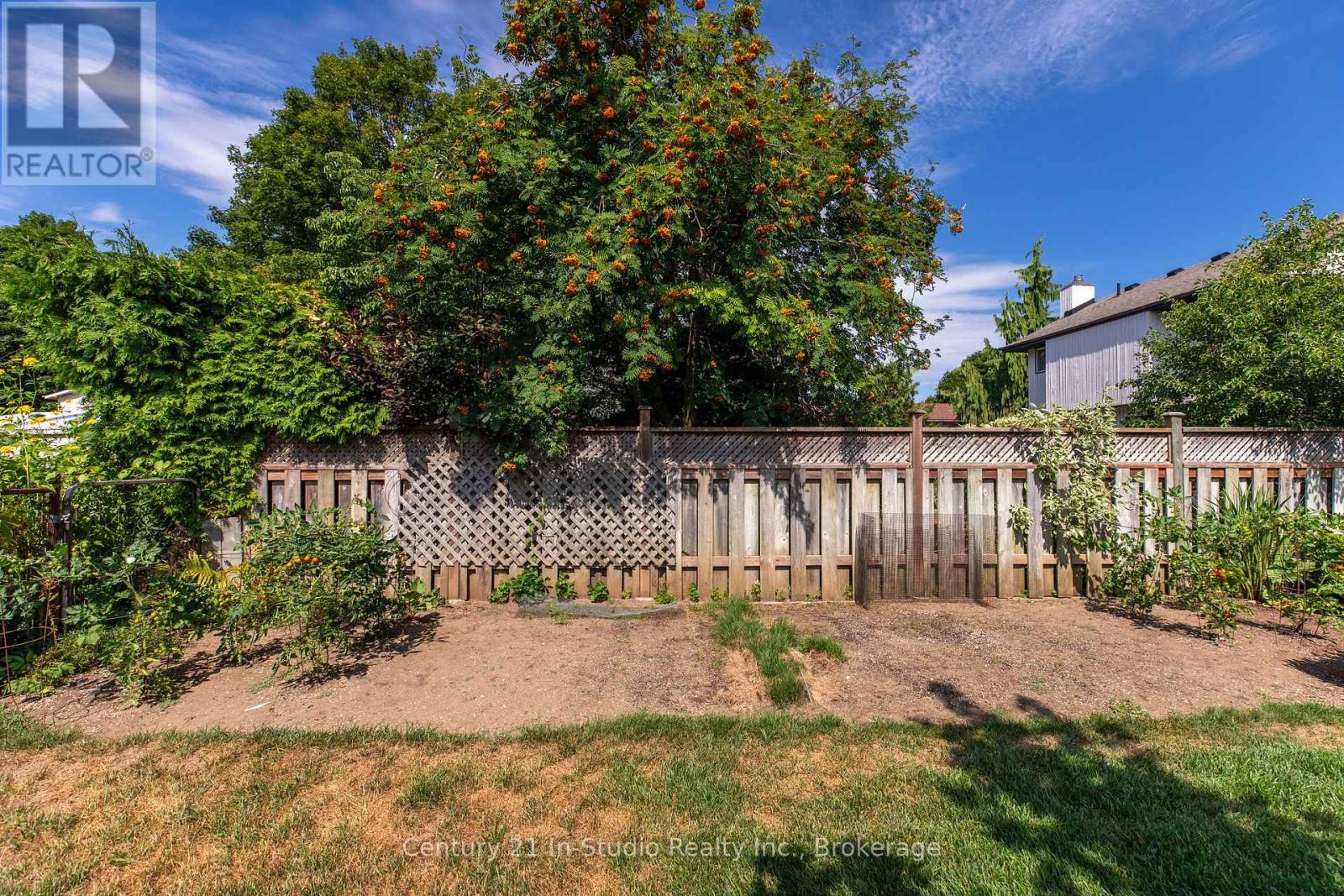 376 Parkwood Drive, Saugeen Shores, Ontario N0H 2C2 - Photo 18 - X12351345