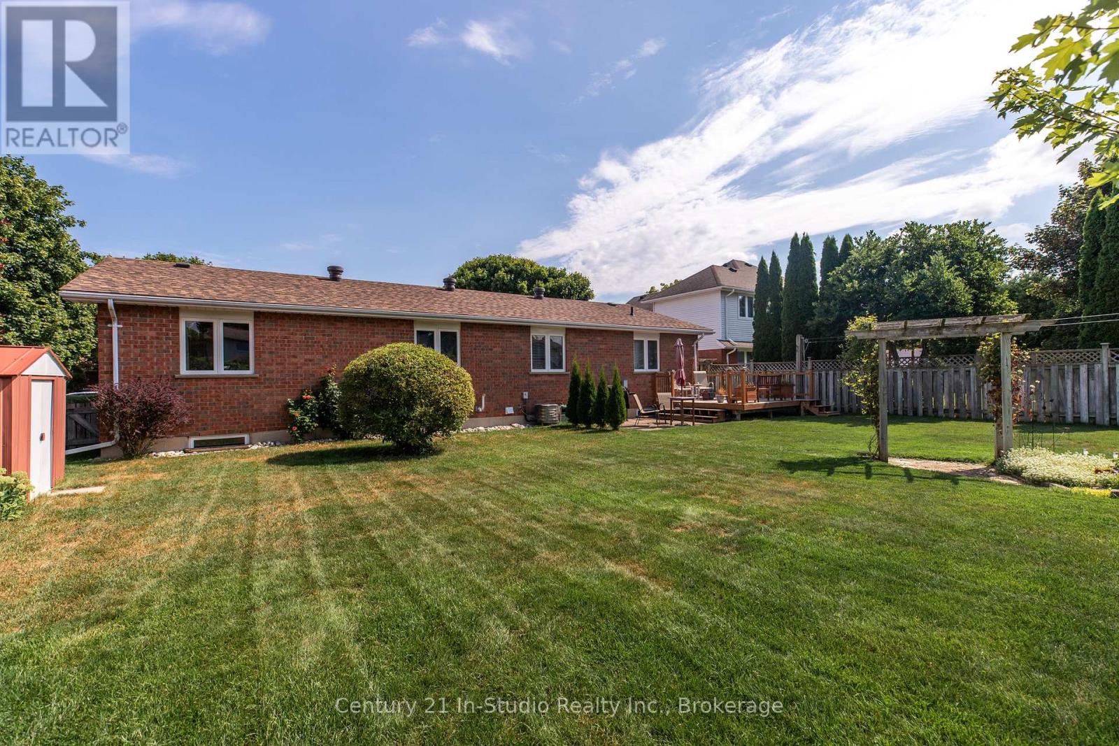 376 Parkwood Drive, Saugeen Shores, Ontario N0H 2C2 - Photo 19 - X12351345