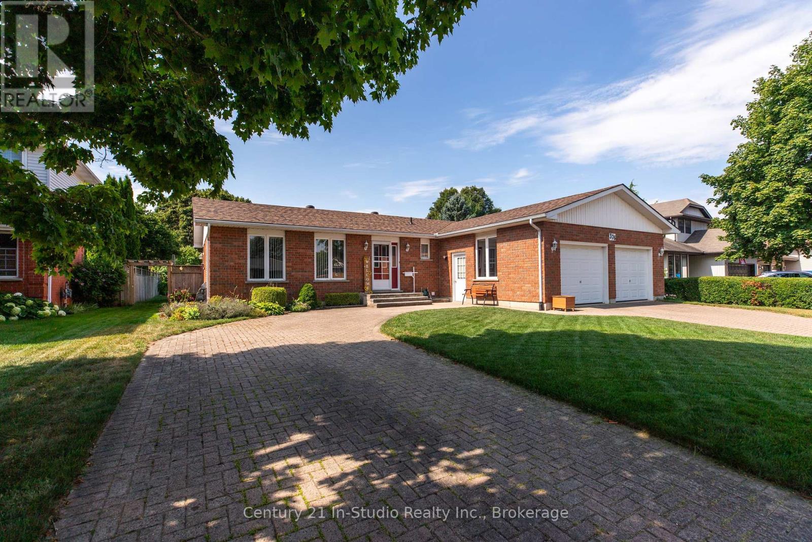 376 Parkwood Drive, Saugeen Shores, Ontario N0H 2C2 - Photo 2 - X12351345